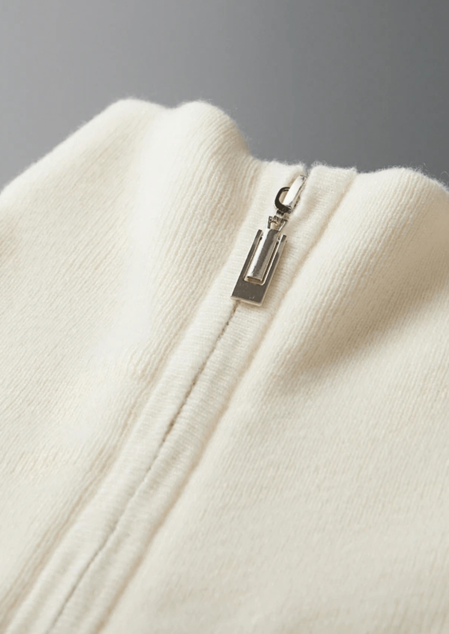 PREMIUM CASHMERE RIBBED HALF - ZIP SWEATER - Derada