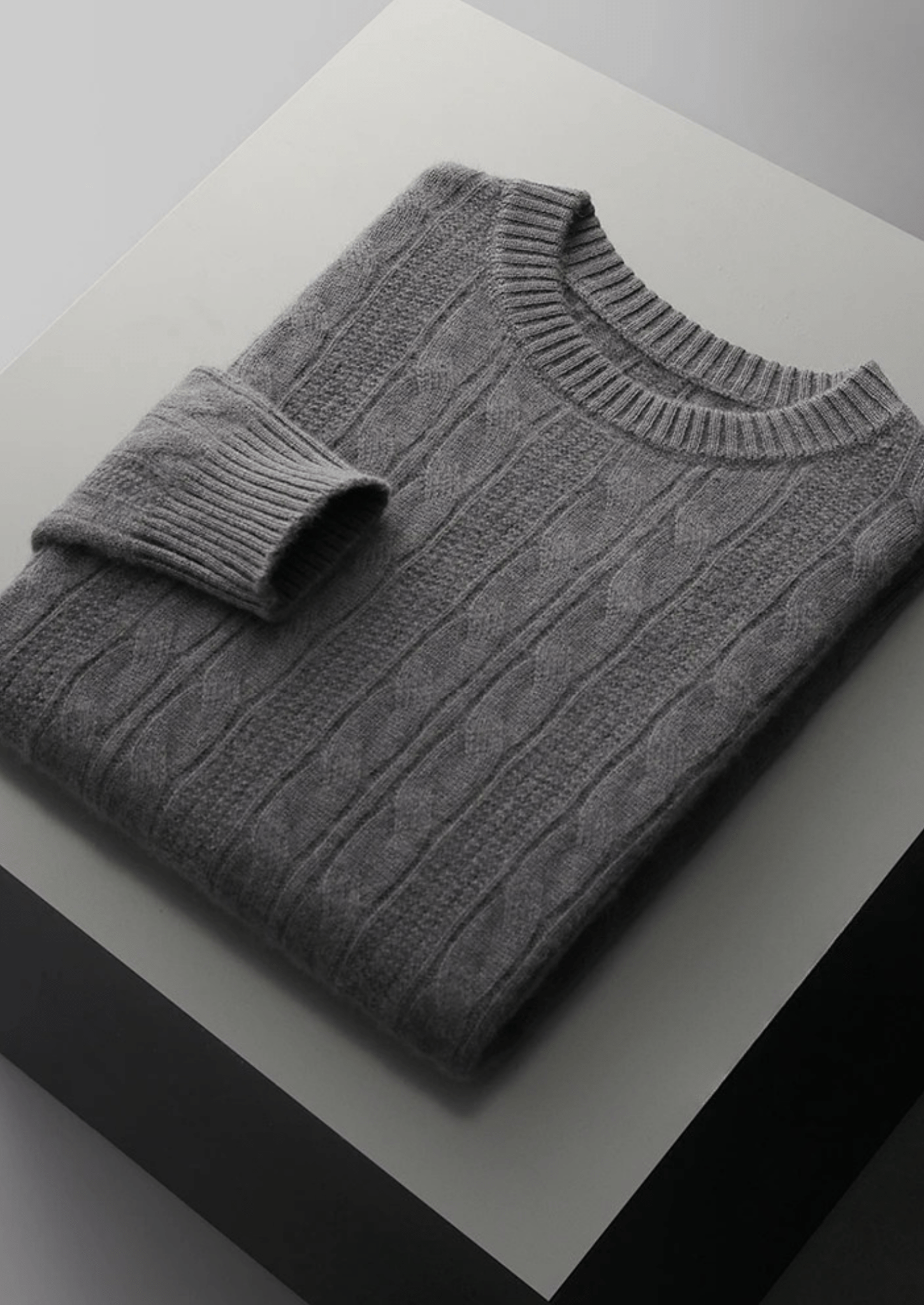 PURE EXTRA - FINE MERINO WOOL CABLE CREWNECK - Derada