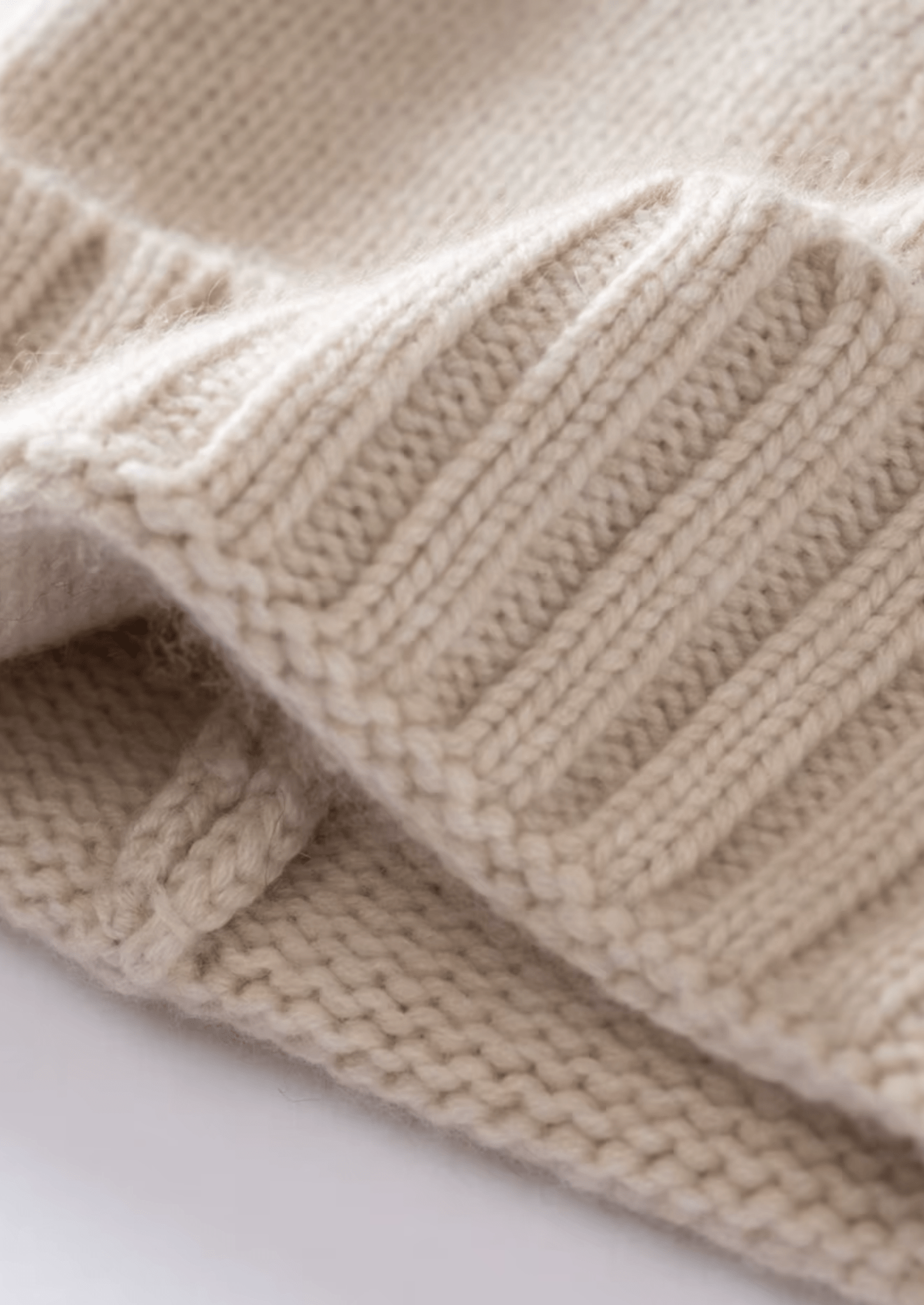 SAND CASHMERE WINTERTIME BEANIE - Derada